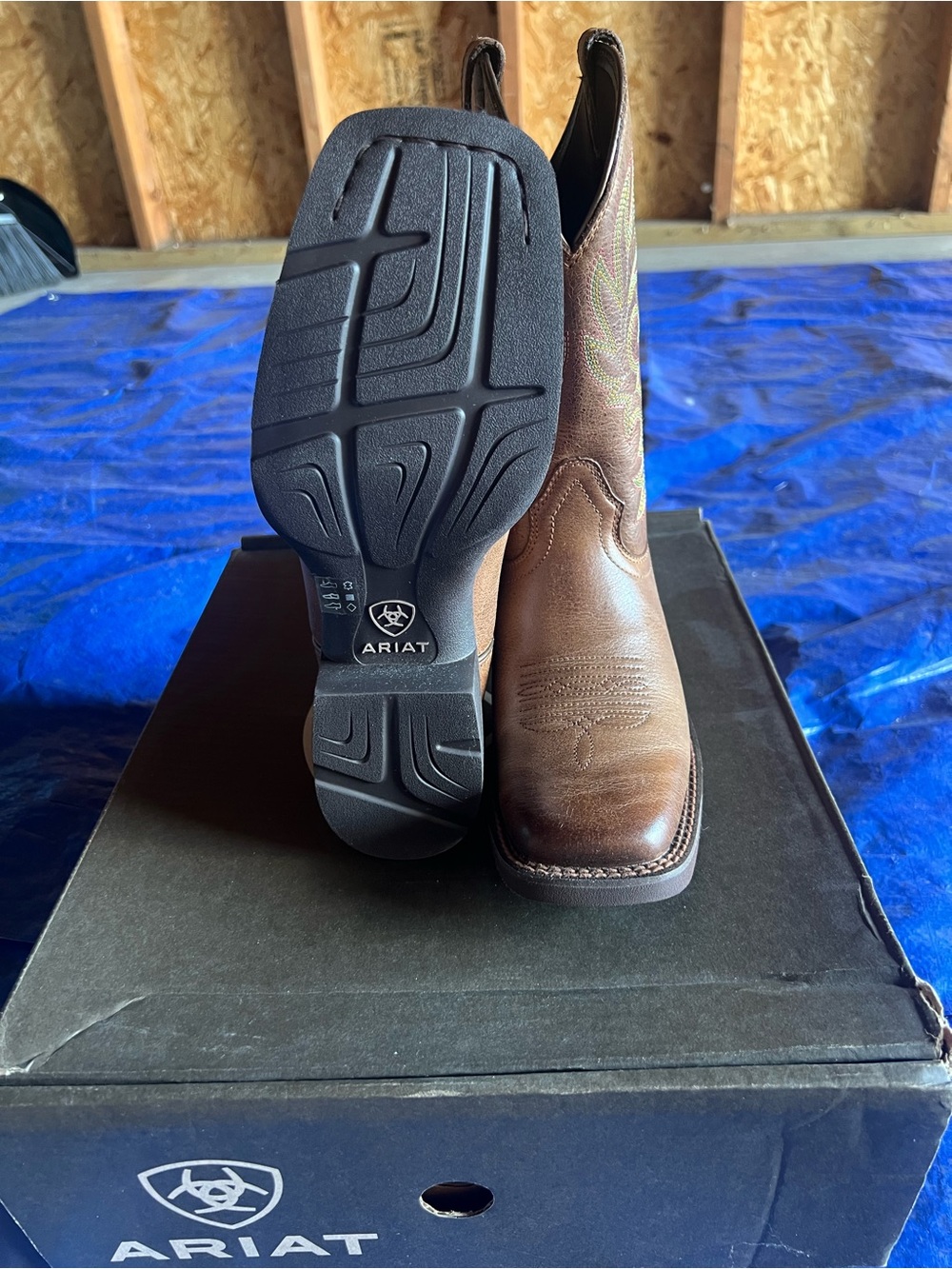 Ariat Brown Leather Pull-On Western Cowboy Boots with Green Stitching - Picture 3 of 3